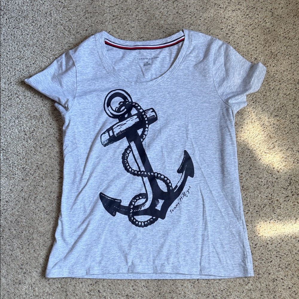 Tommy Hilfiger Light Gray Tee with Navy Anchor Graphic